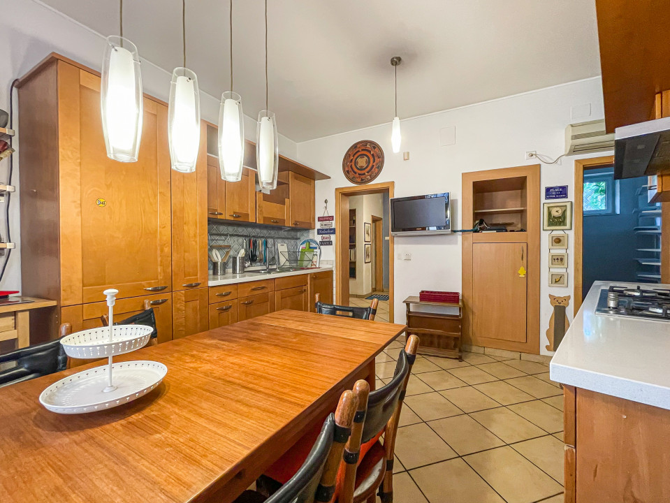  Vila singur-curte Floreasca 8 camere